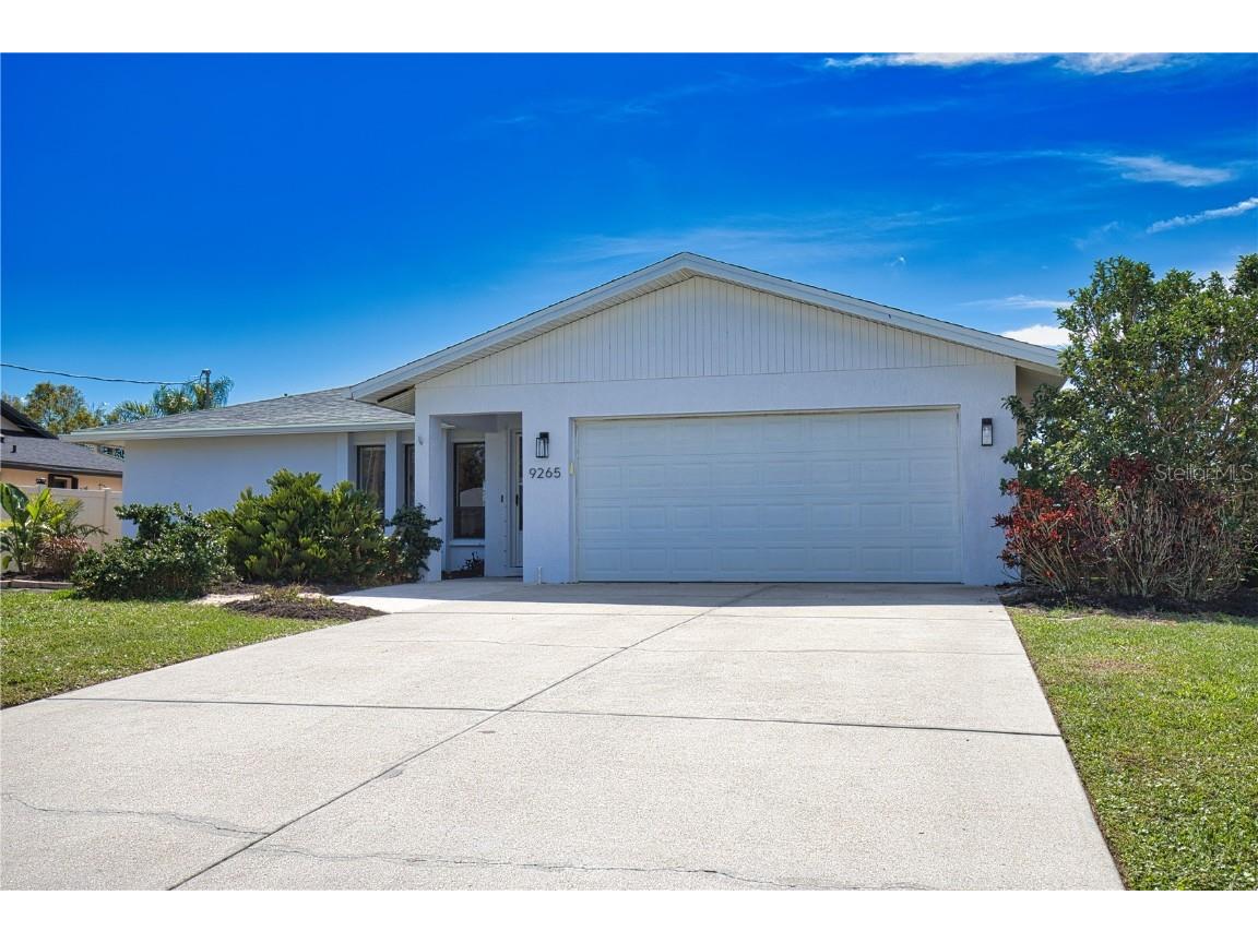 9265 Carnation Avenue Englewood FL 34224 D6141034 image1