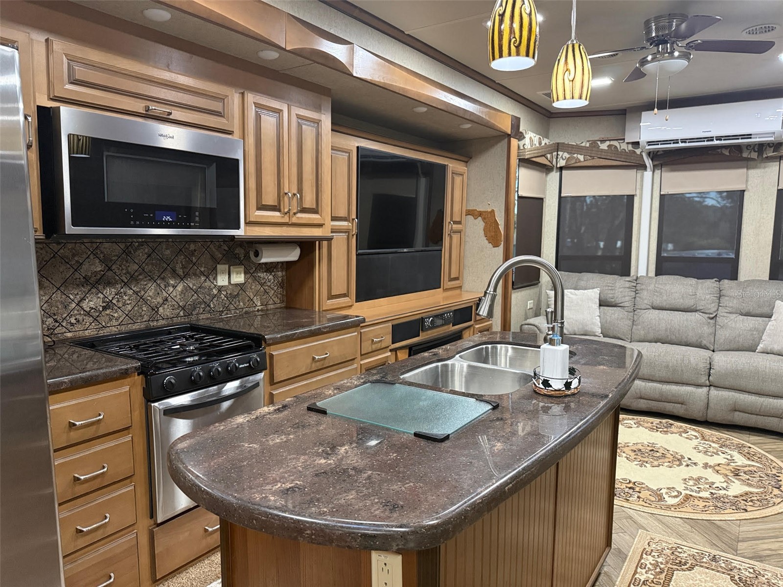 9265 Grizzly Bear Lane Weeki Wachee FL 34613 W7883015 image5