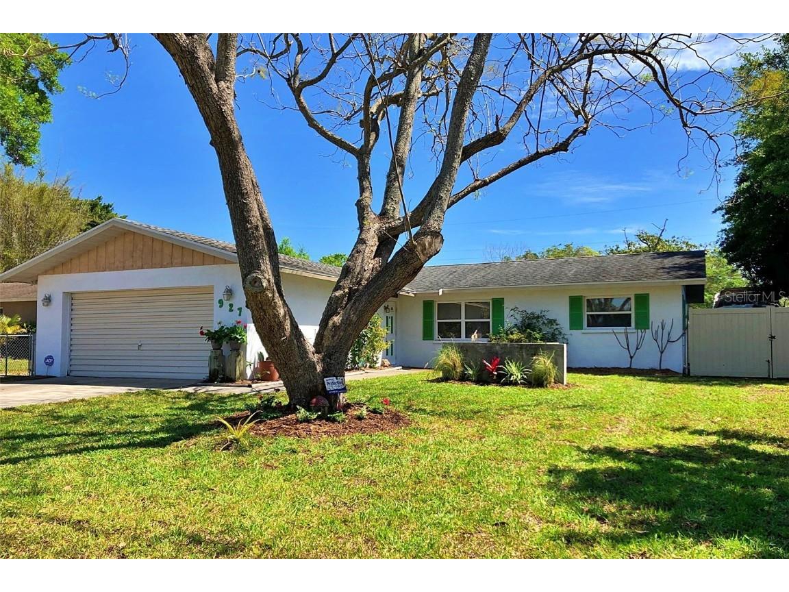 927 68th Street NW Bradenton FL 34209 A4529405 image1