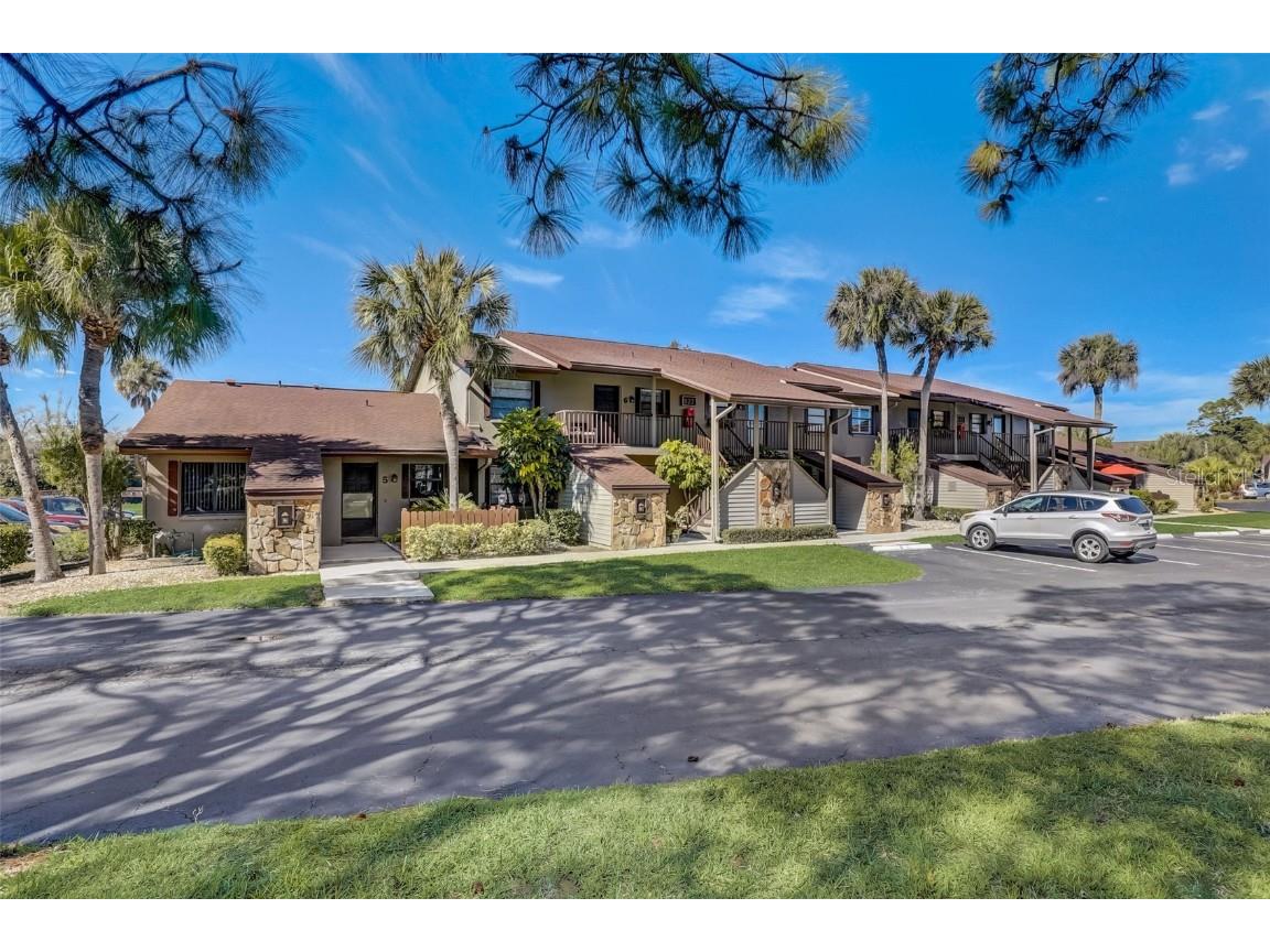 927 Capri Isles Boulevard #10 Venice FL 34292 N6131133 image1