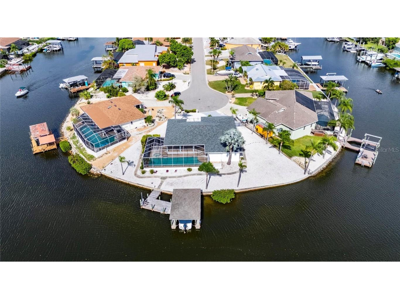 927 Golf Island Drive Apollo Beach FL 33572 - GOLF & SEA WATERWAY TB8376219 image1