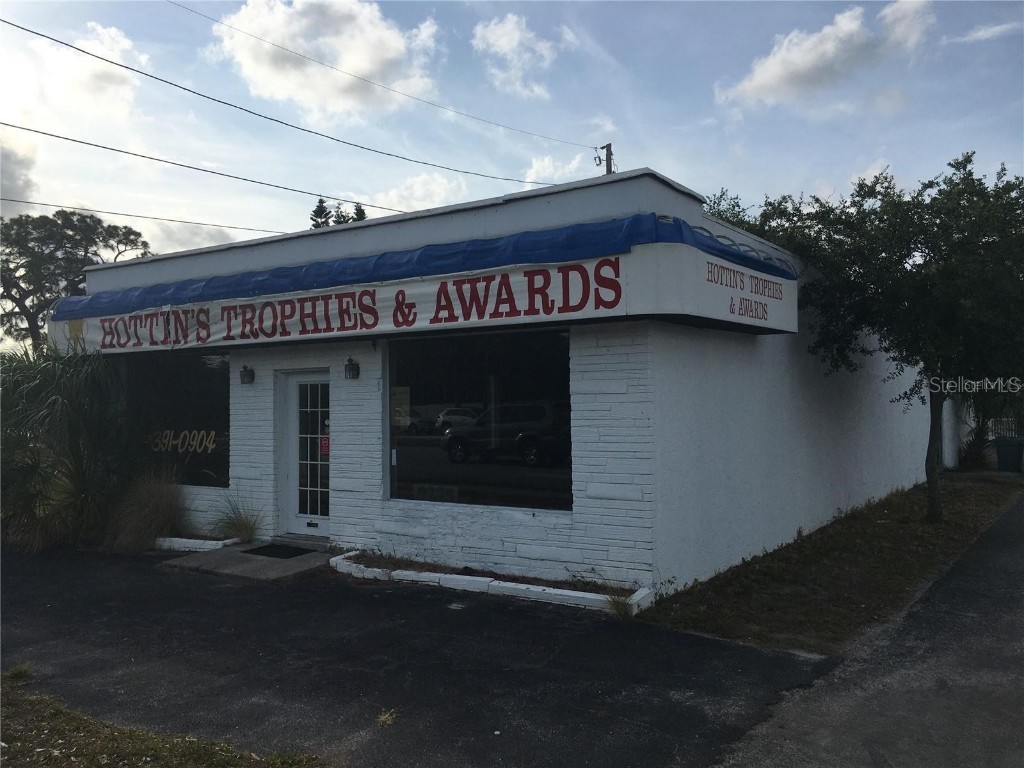 9275 Park Boulevard Seminole FL 33777 U8163230 image1