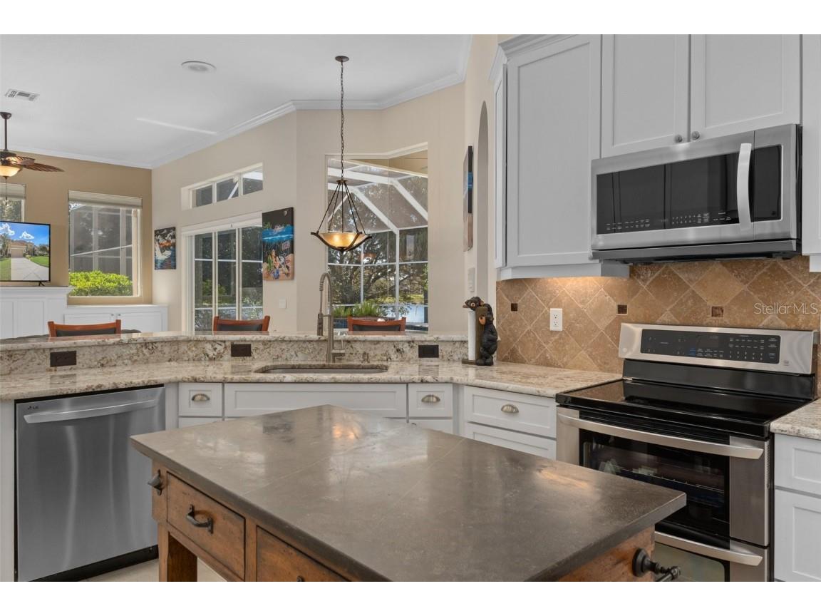 9276 Lake Cypress Loop Weeki Wachee FL 34613 W7878742 image23