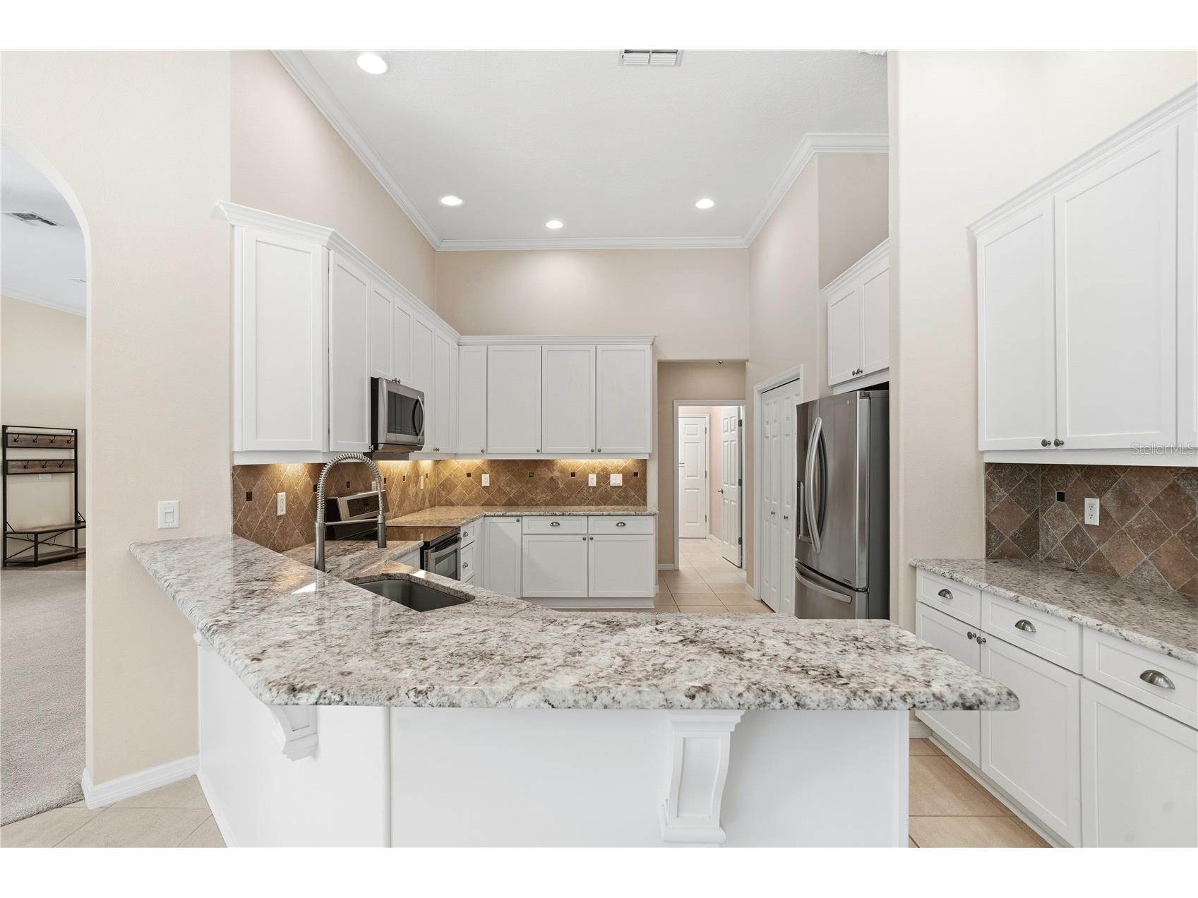 9276 Lake Cypress Loop Weeki Wachee FL 34613 - GLEN LAKES W7886752 image34