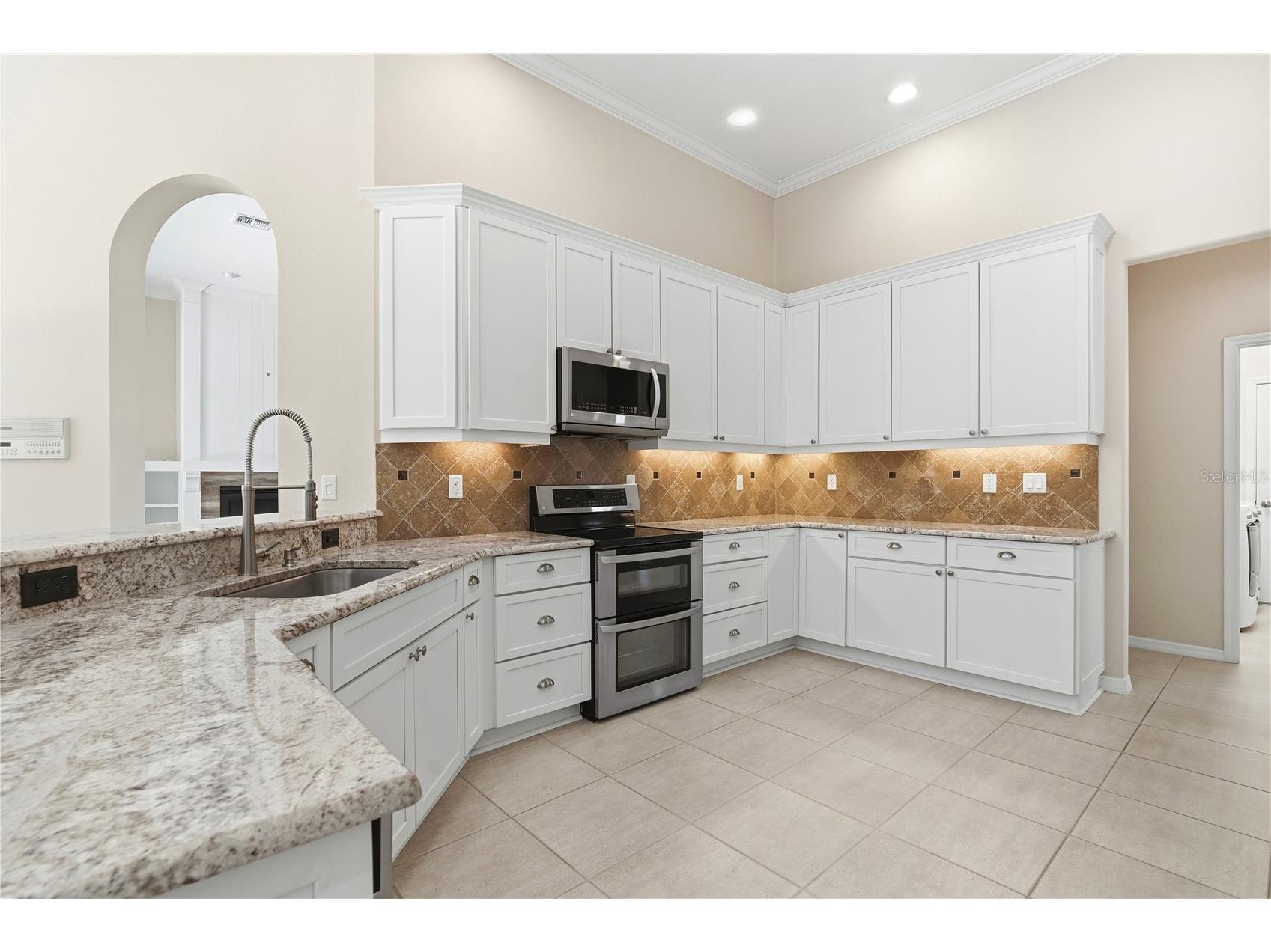 9276 Lake Cypress Loop Weeki Wachee FL 34613 - GLEN LAKES W7886752 image35