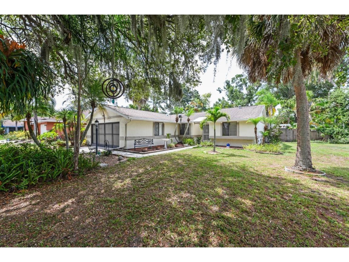 928 Winter Garden Drive Sarasota FL 34243 A4577828 image1