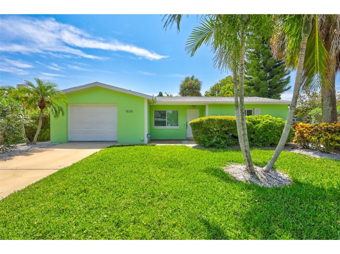 929 Bruce Avenue Clearwater Beach FL 33767 U8203994 image1