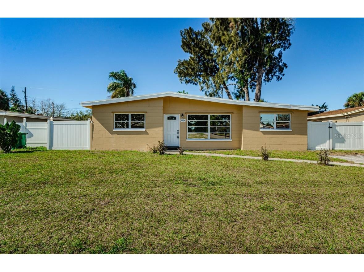 9296 Starkey Road Seminole FL 33777 U8189701 image1
