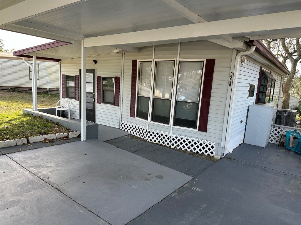 9298 Grizzly Bear Lane Weeki Wachee FL 34613 W7861109 image1