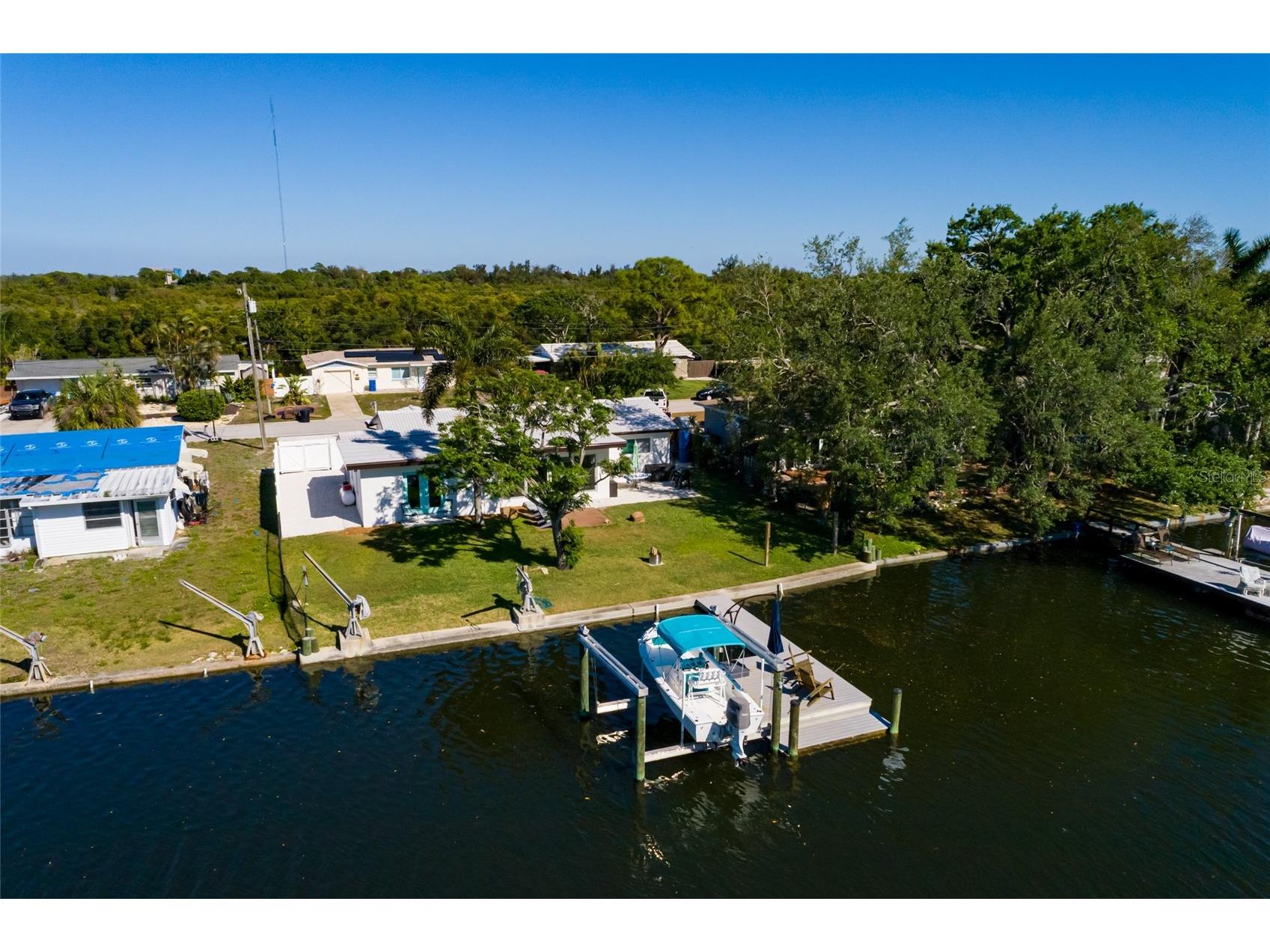 9298 Sun Isle Drive NE Saint Petersburg FL 33702 - GRAND CANAL - RIVIERA BAY TB8490371 image1
