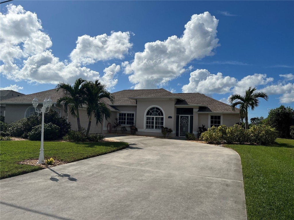 93 Fairway Road Rotonda West FL 33947 - Canal D6138884 image1