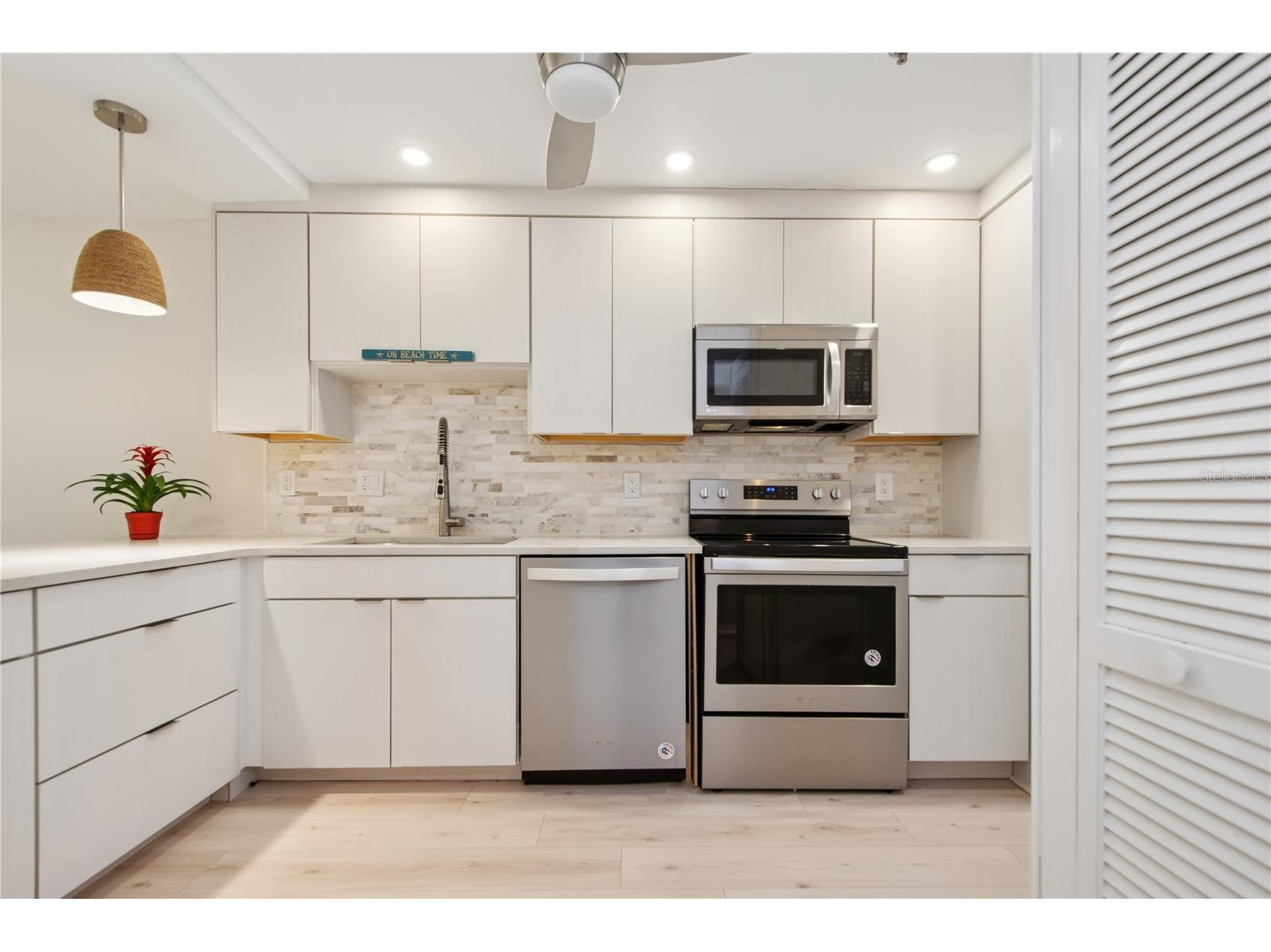 930 Capri Isles Boulevard #120 Venice FL 34292 N6138368 image6