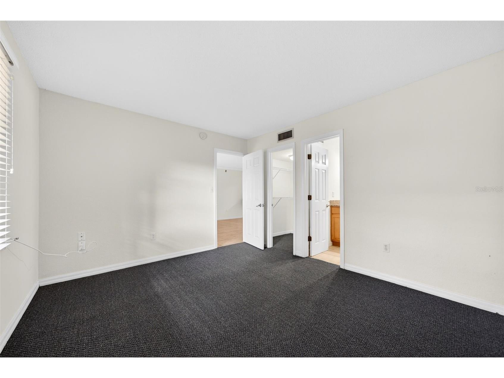 930 La Costa Circle #2 Sarasota FL 34237 A4684933 image32