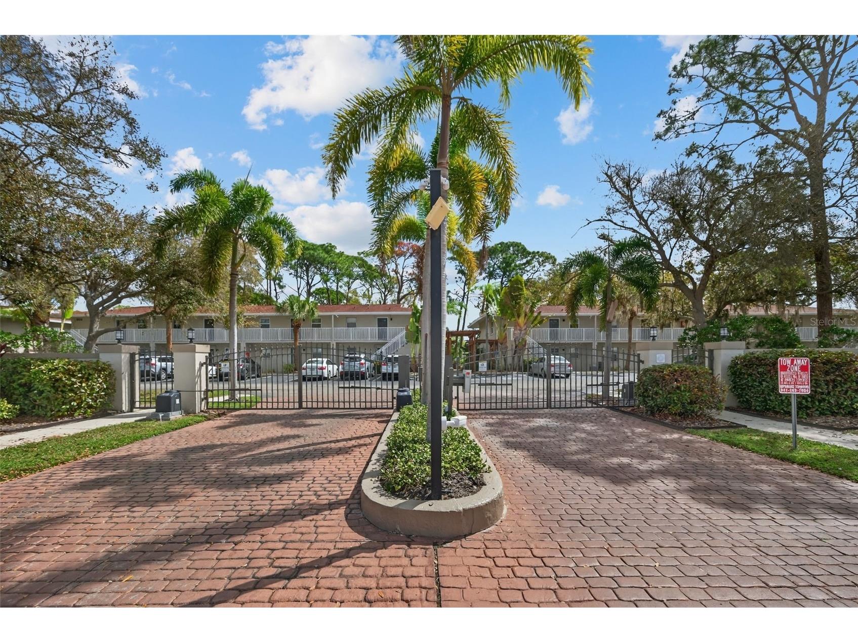 930 La Costa Circle #2 Sarasota FL 34237 A4684933 image4