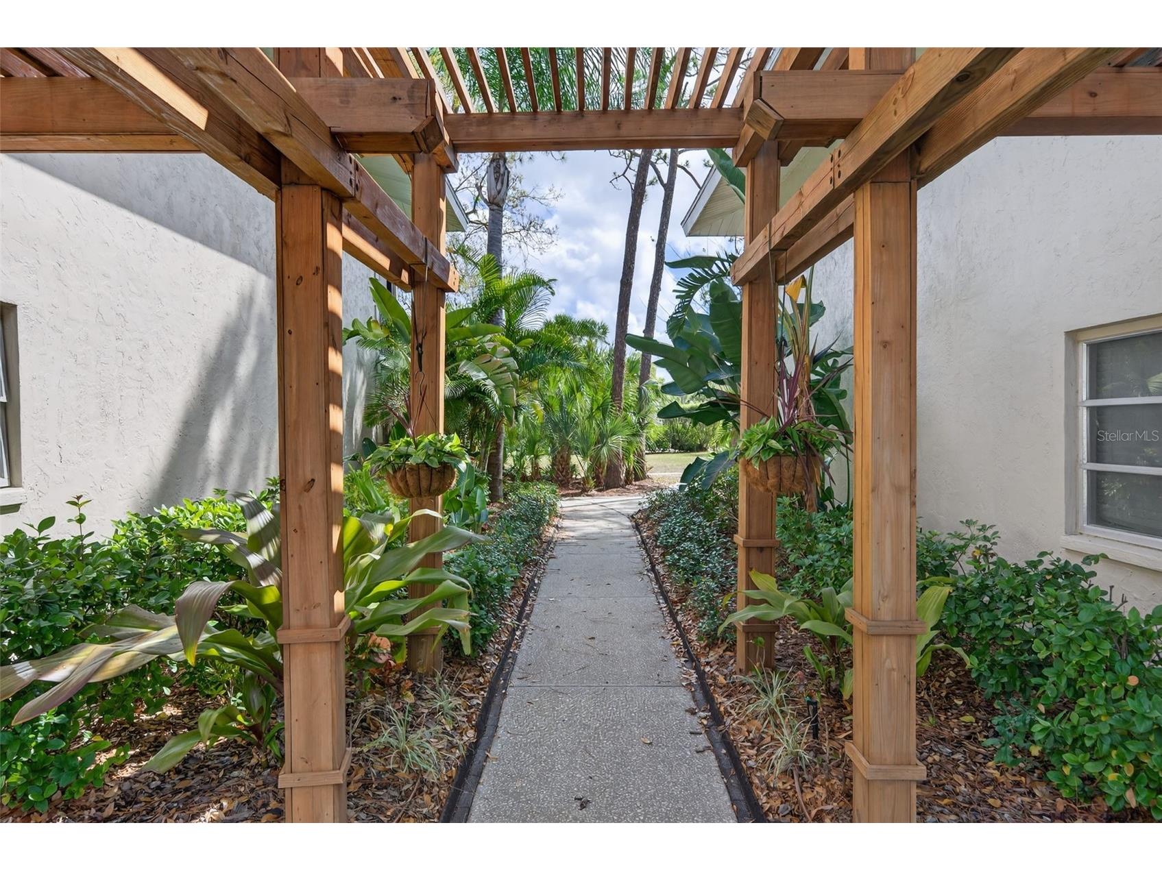 930 La Costa Circle #2 Sarasota FL 34237 A4684933 image42