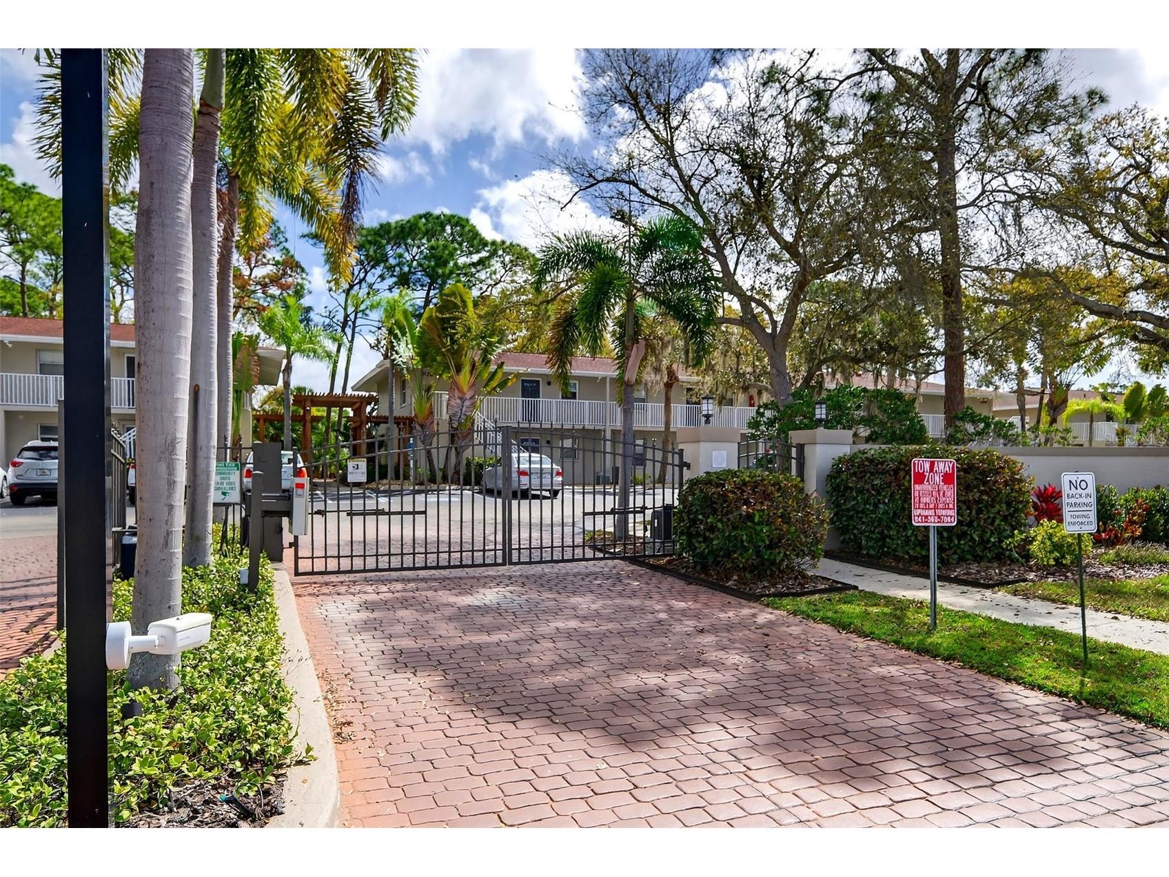 930 La Costa Circle #2 Sarasota FL 34237 A4684933 image5