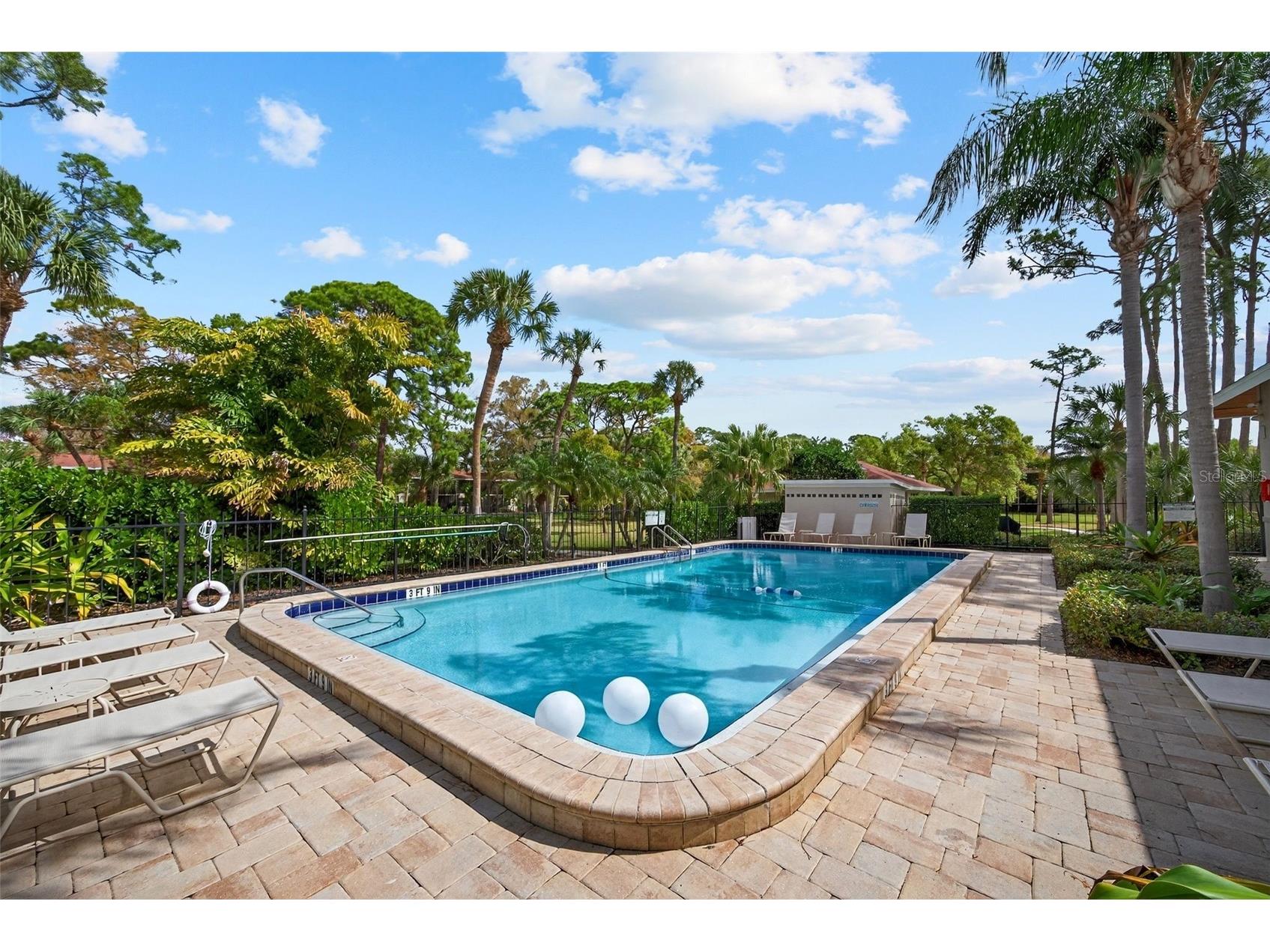 930 La Costa Circle #2 Sarasota FL 34237 A4684933 image50