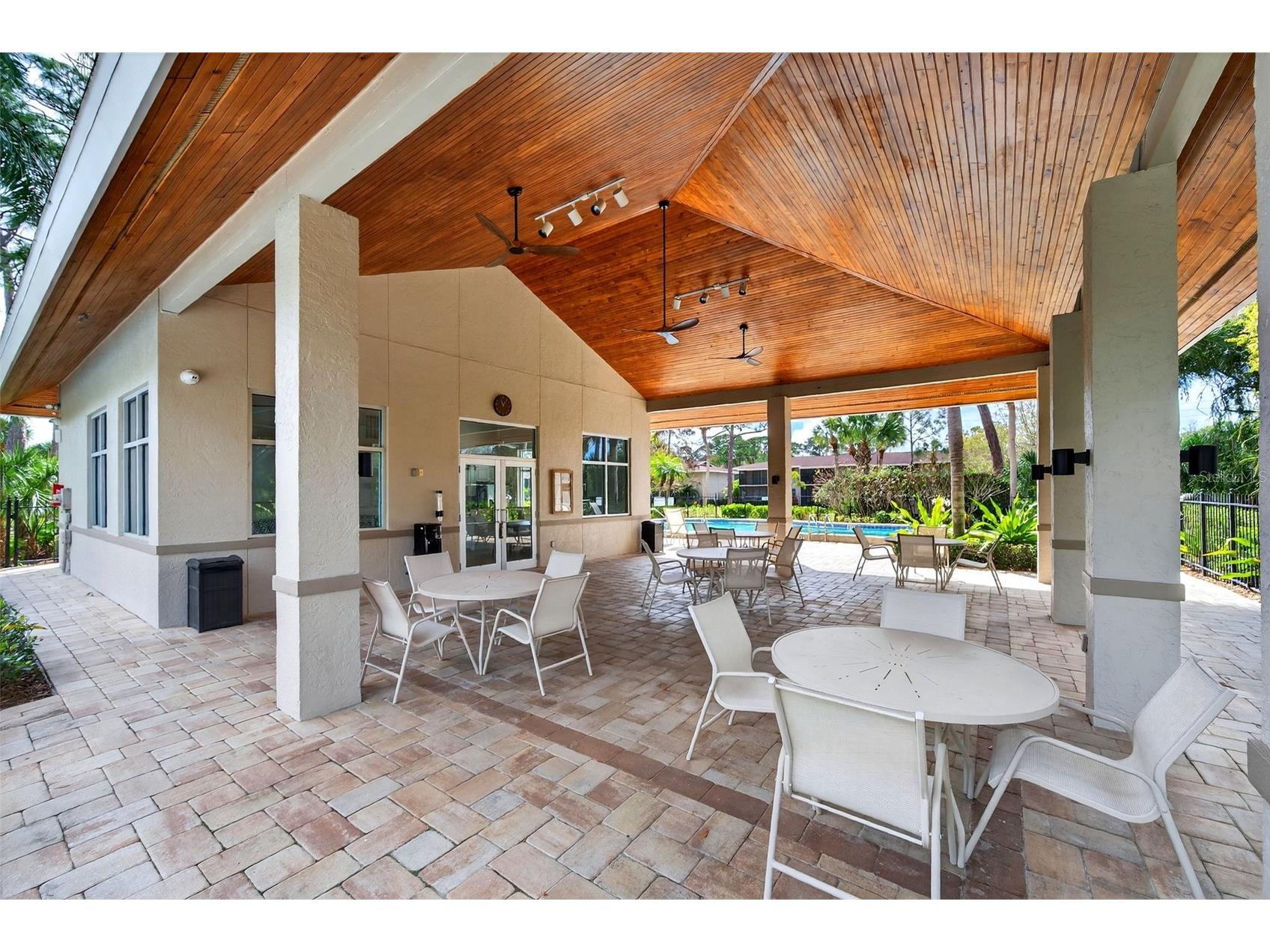 930 La Costa Circle #2 Sarasota FL 34237 A4684933 image51