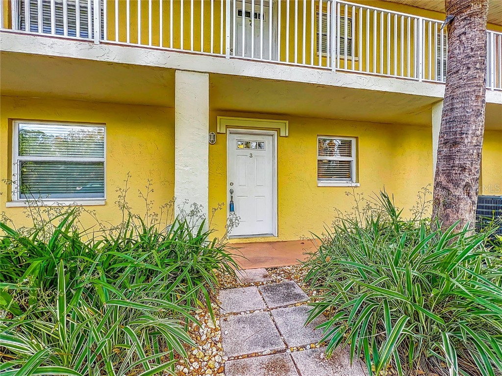 930 La Costa Circle #3 Sarasota FL 34237 A4598926 image1