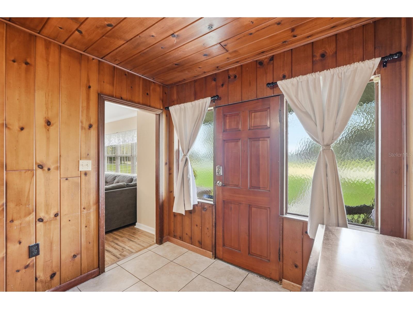 930 N Amelia Avenue Deland FL 32724 V4947024 image3