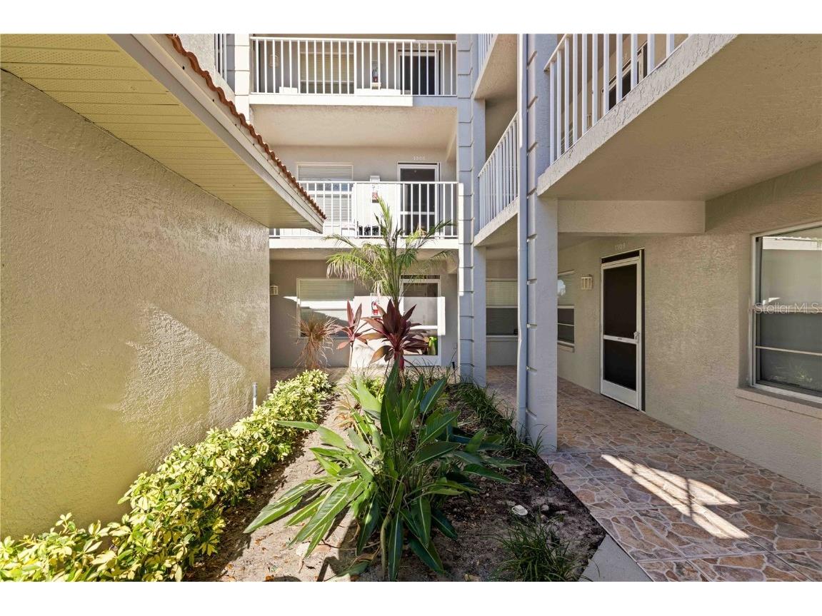 9300 Clubside Circle #1208 Sarasota FL 34238 A4672094 image3