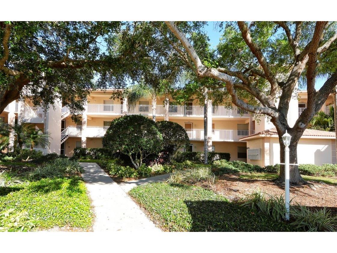 9300 Clubside Circle #1307 Sarasota FL 34238 A4481790 image1