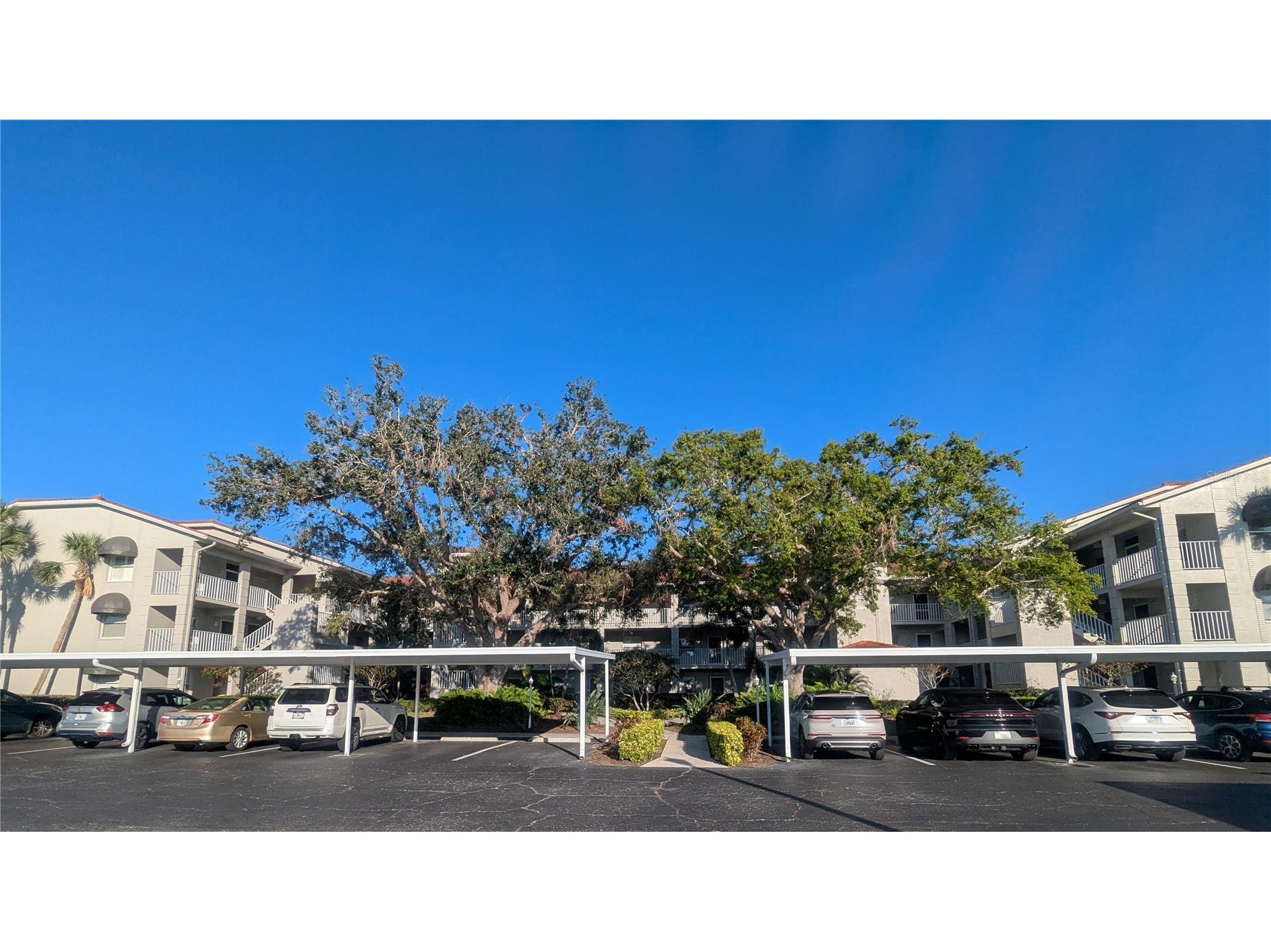 9300 Clubside Circle #1308 Sarasota FL 34238 A4691966 image2