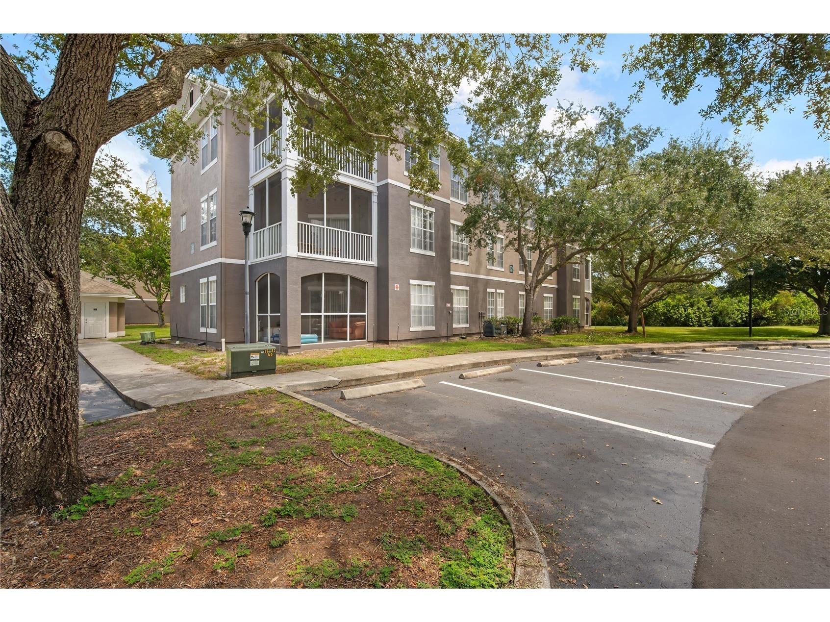 9301 Crescent Loop Circle #206 Tampa FL 33619 TB8491968 image1