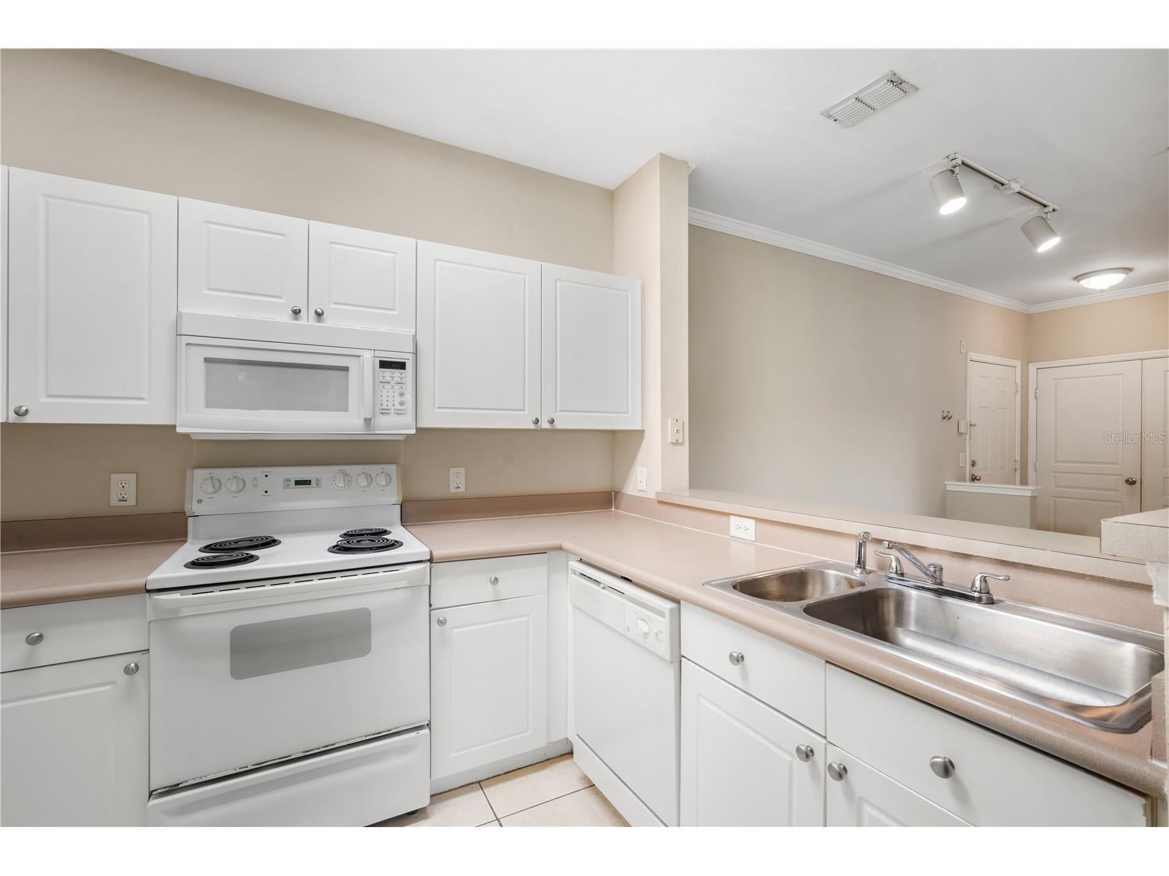 9301 Crescent Loop Circle #206 Tampa FL 33619 TB8491968 image13