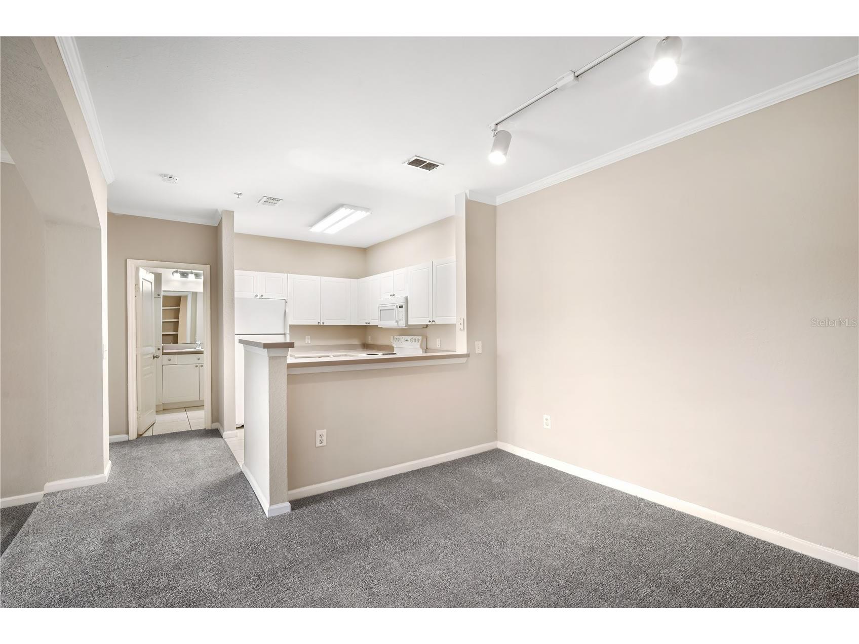 9301 Crescent Loop Circle #206 Tampa FL 33619 TB8491968 image8