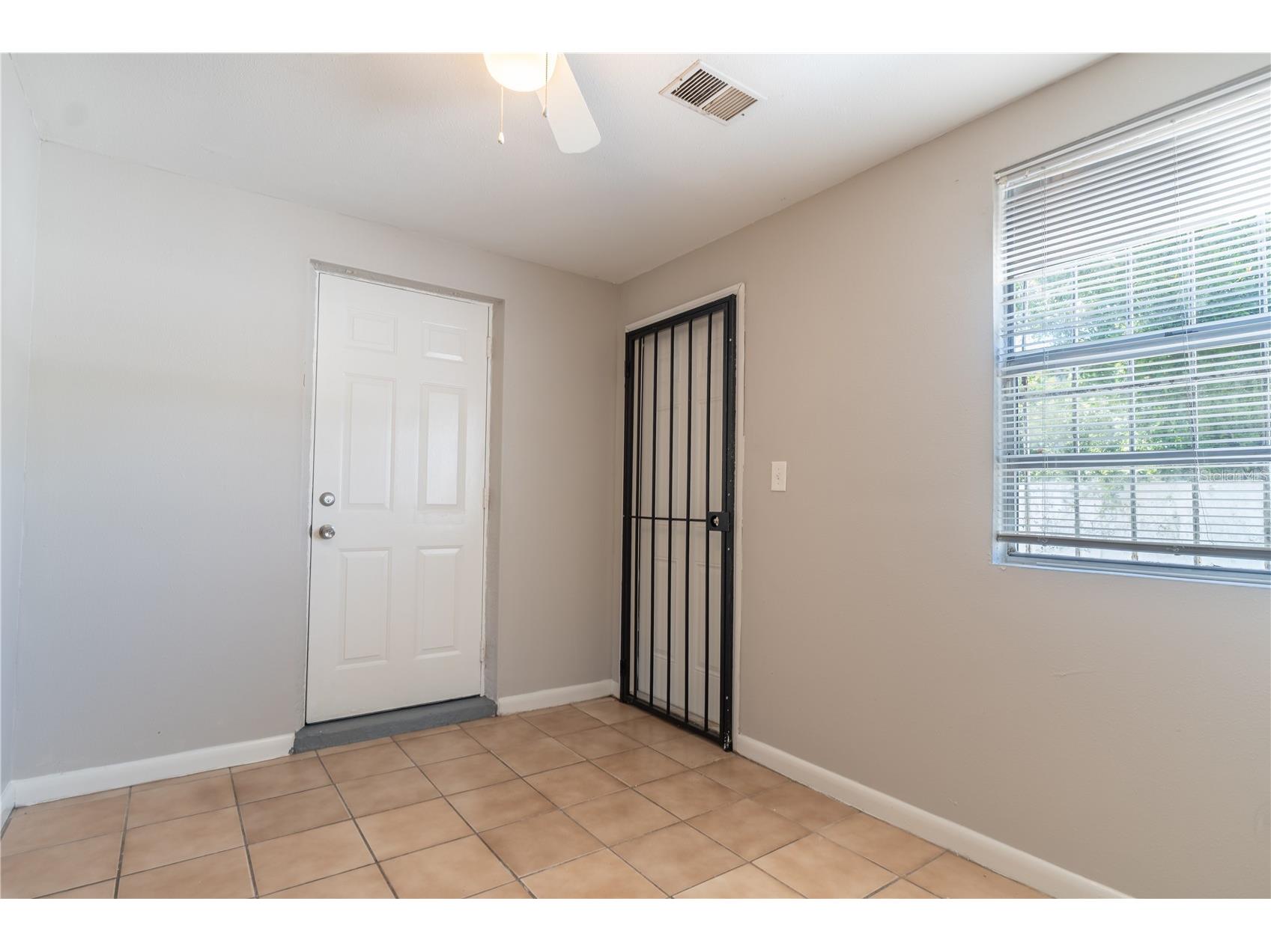 9304 N Elmer Street Tampa FL 33612 TB8497541 image11