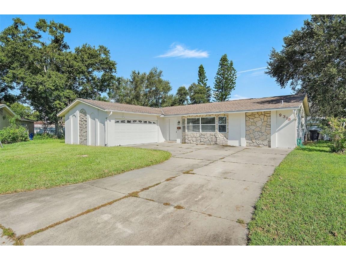 9318 1st Street N Saint Petersburg FL 33702 TB8420742 image1