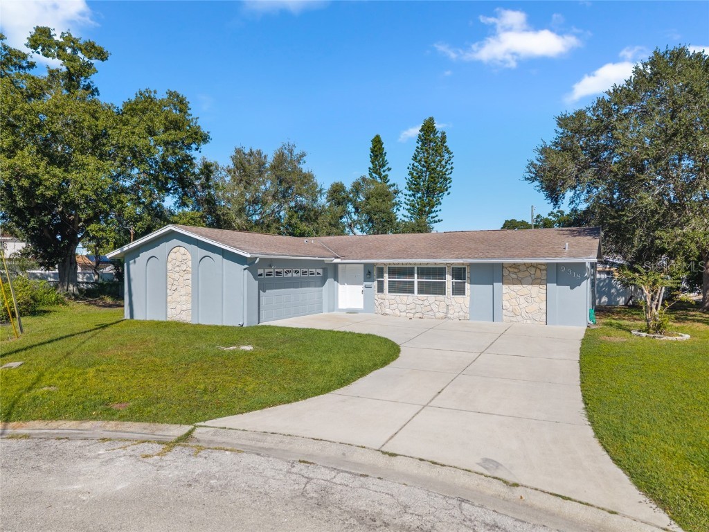 9318 1st Street N Saint Petersburg FL 33702 TB8438648 image1