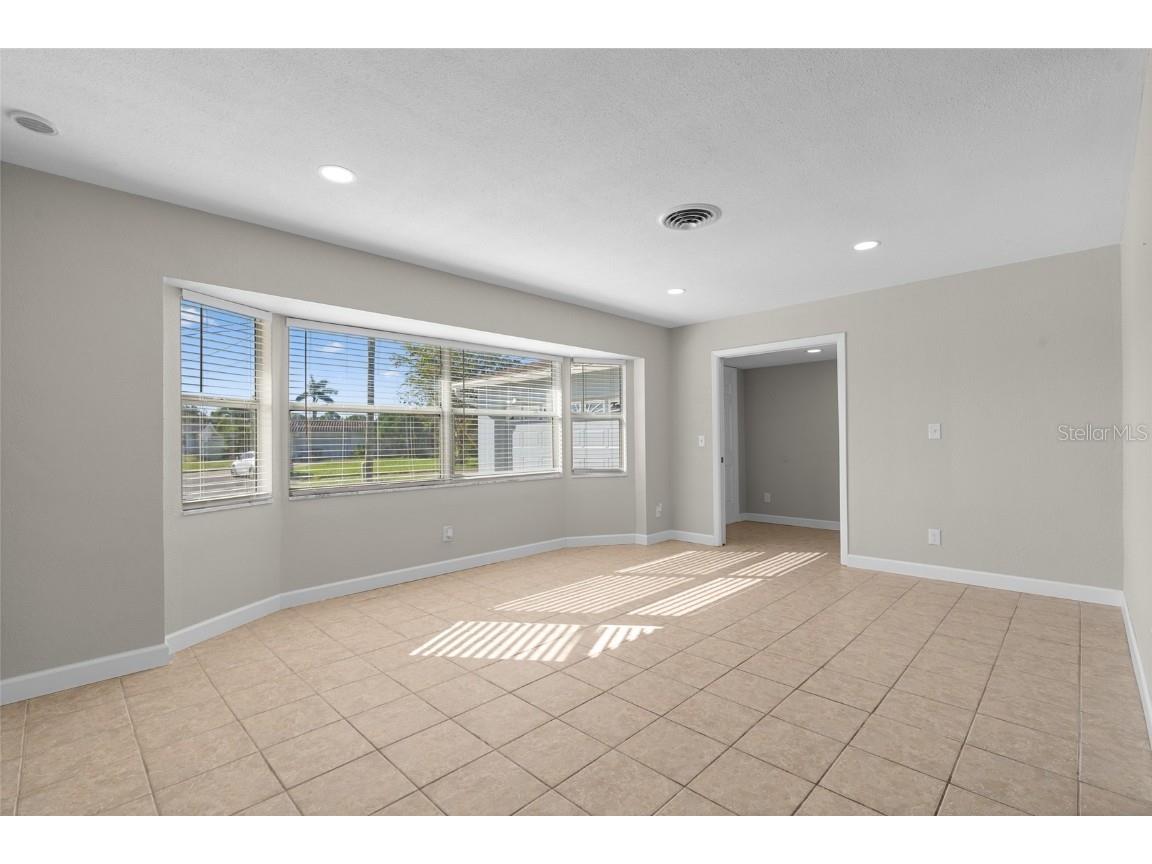 9318 1st Street N Saint Petersburg FL 33702 TB8438648 image11