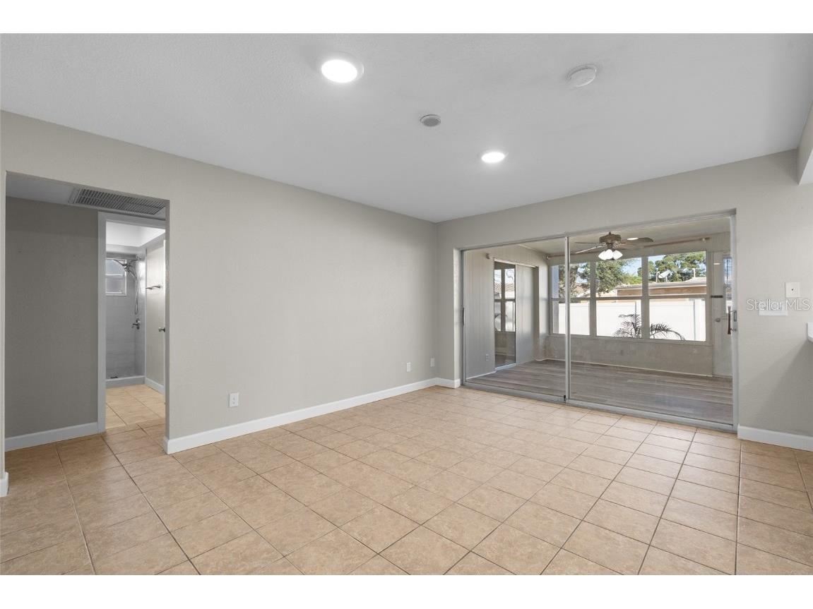 9318 1st Street N Saint Petersburg FL 33702 TB8438648 image17