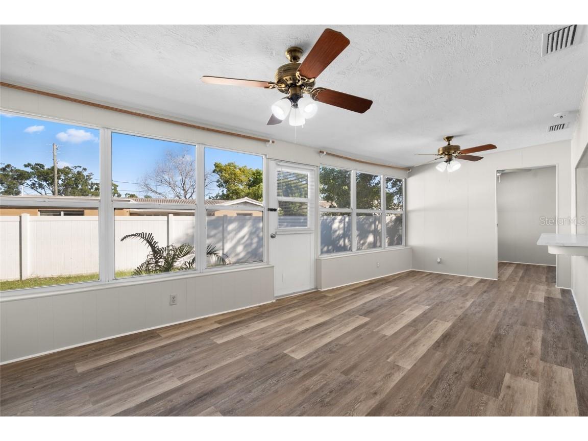 9318 1st Street N Saint Petersburg FL 33702 TB8438648 image20