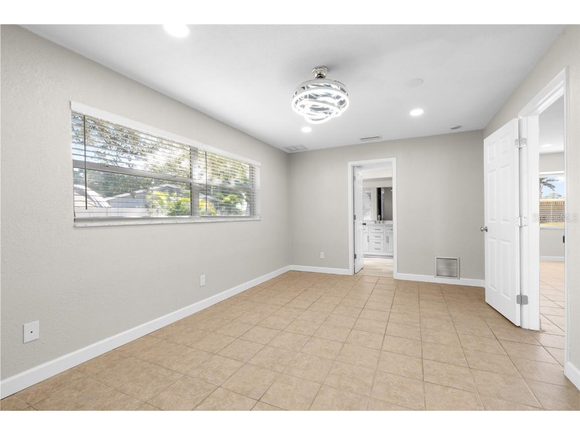 9318 1st Street N Saint Petersburg FL 33702 TB8438648 image25