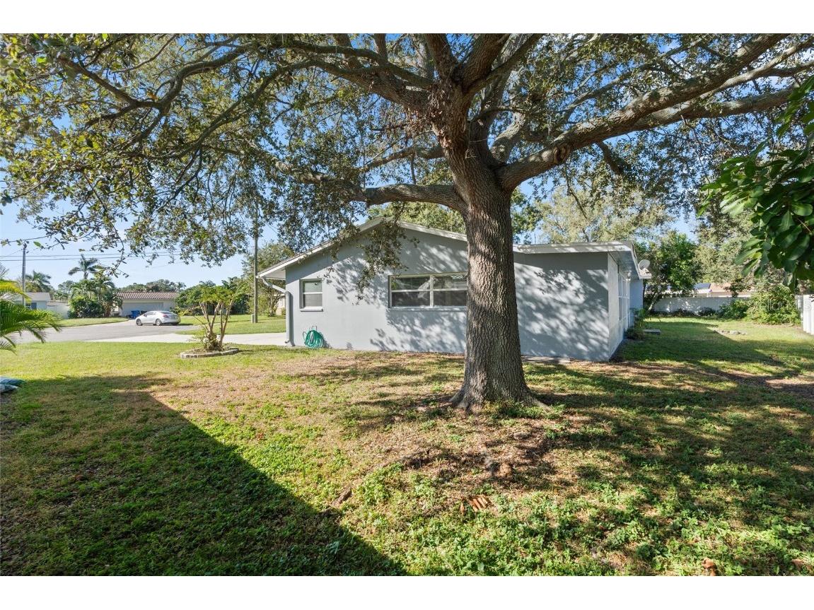 9318 1st Street N Saint Petersburg FL 33702 TB8438648 image42