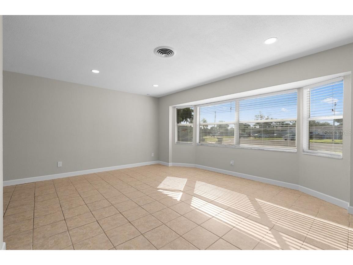 9318 1st Street N Saint Petersburg FL 33702 TB8438648 image9