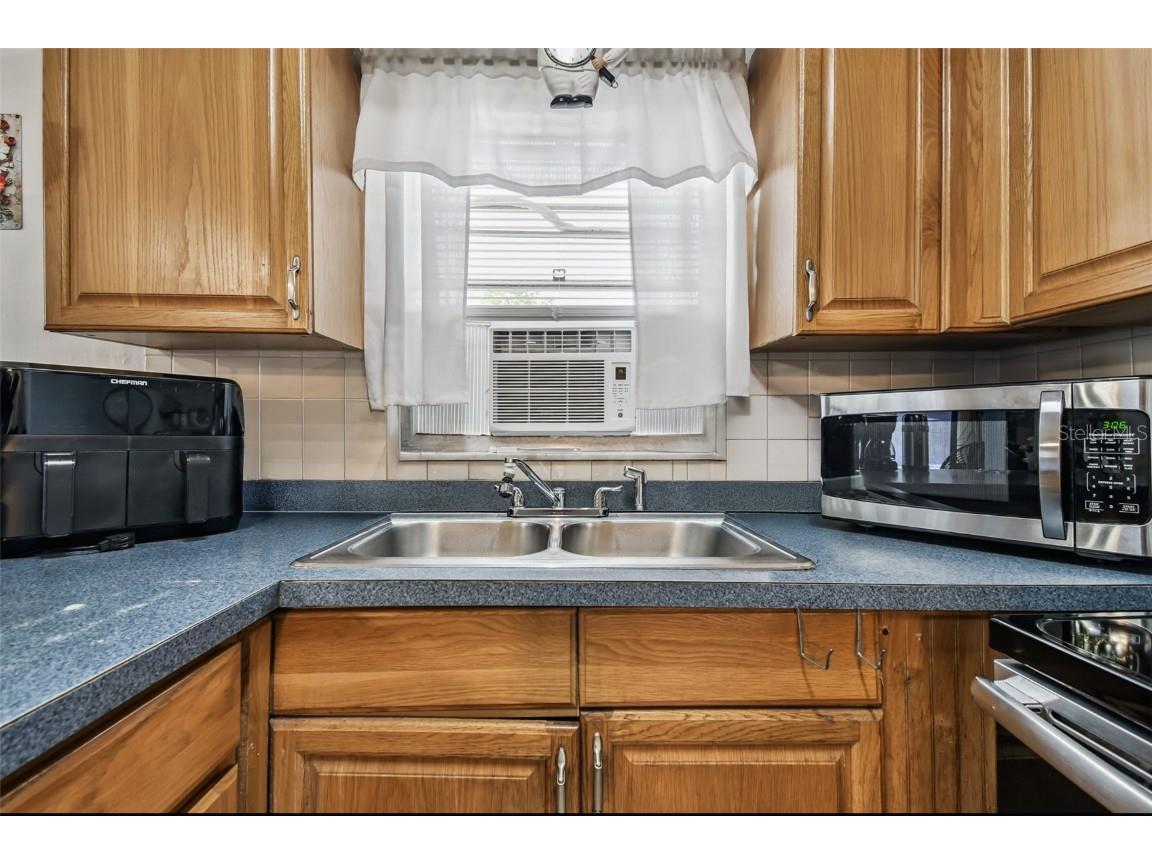 9318 N 11th Street Tampa FL 33612 TB8426470 image14