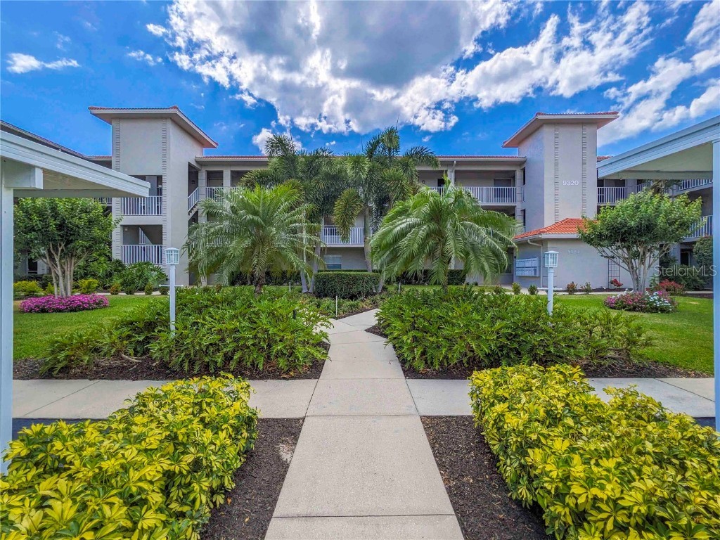 9320 Clubside Circle #2104 Sarasota FL 34238 A4604554 image1