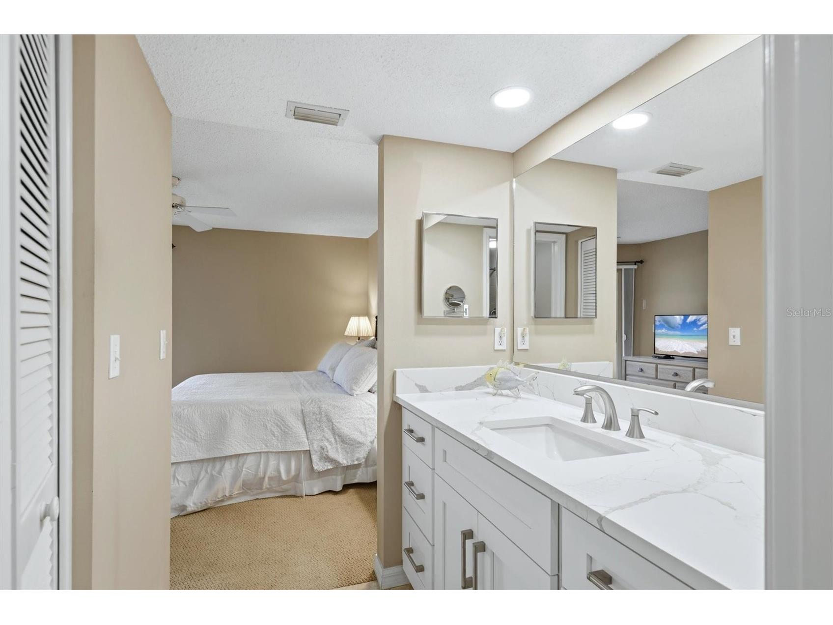9320 Clubside Circle #2108 Sarasota FL 34238 A4688391 image25