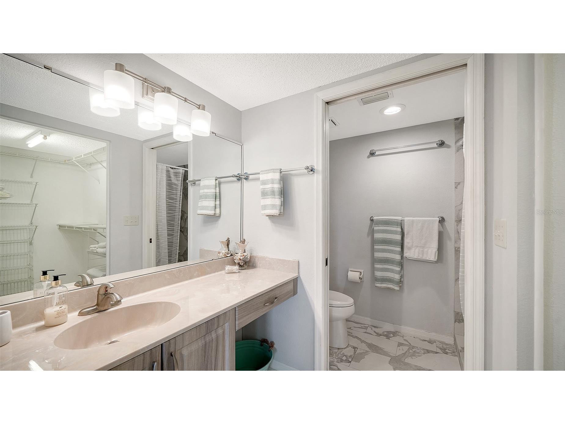 9320 Clubside Circle #2205 Sarasota FL 34238 A4700596 image18