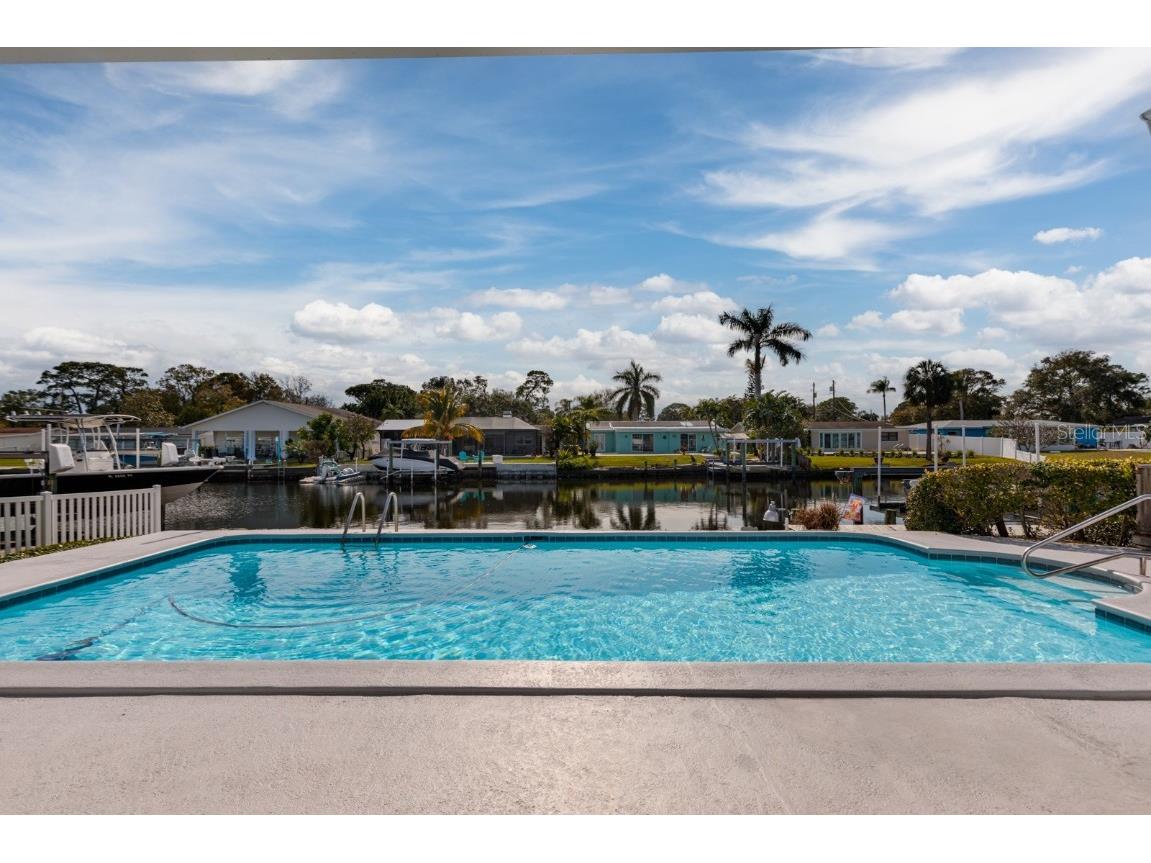 9325 1st Street NE Saint Petersburg FL 33702 - TAMPA BAY U8226022 image1