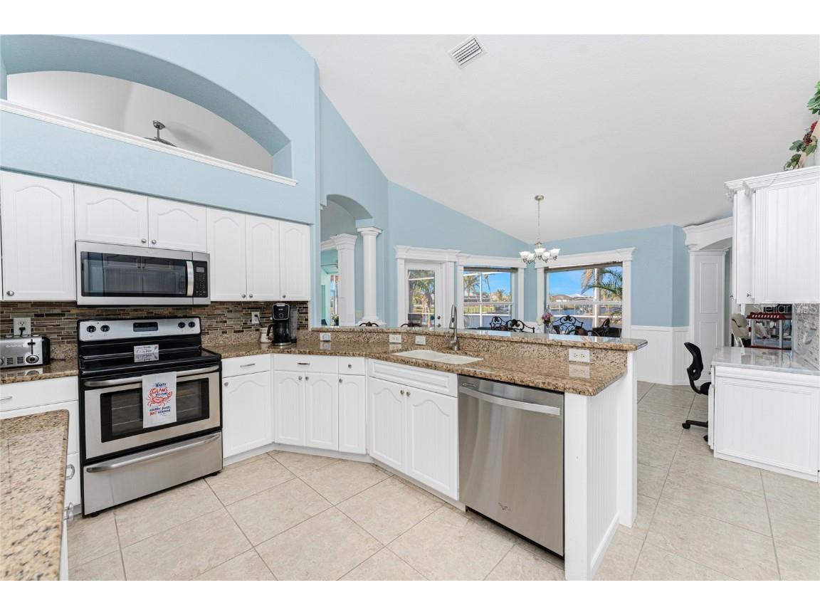 9325 Saint Paul Drive Port Charlotte FL 33981 - STEVEN POINT WATERWAY D6141480 image25