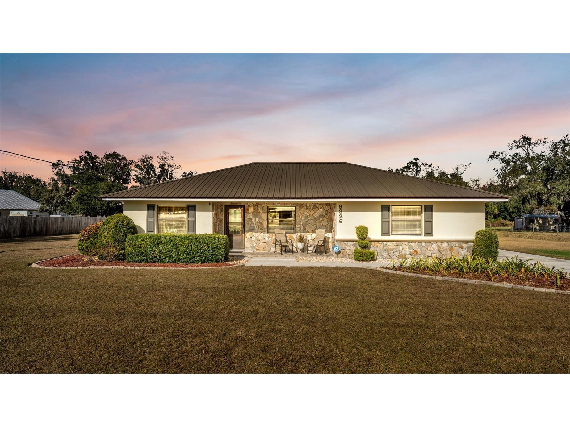 9326 Edison Road Lithia FL 33547 L4958477 image1