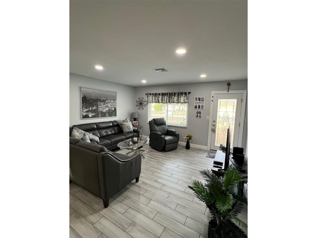 9328 Forest Hills Tampa FL 33612 TB8455894 image20