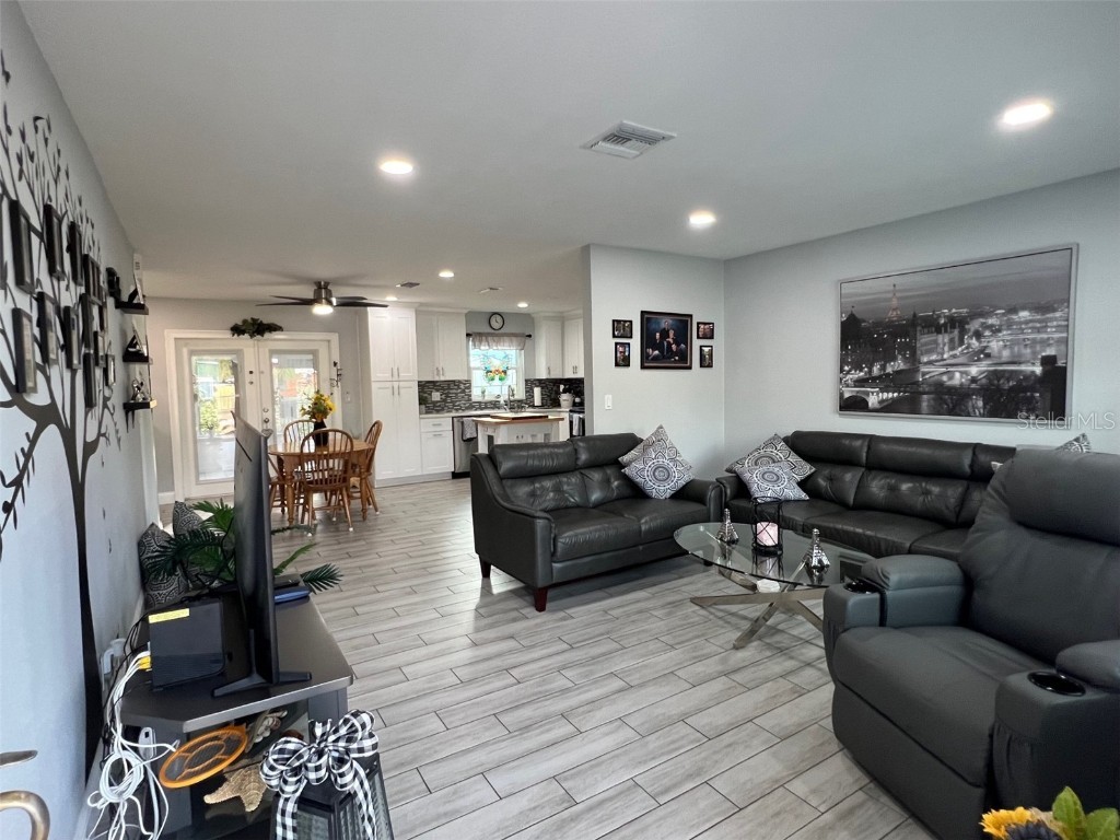 9328 Forest Hills Tampa FL 33612 TB8455894 image21