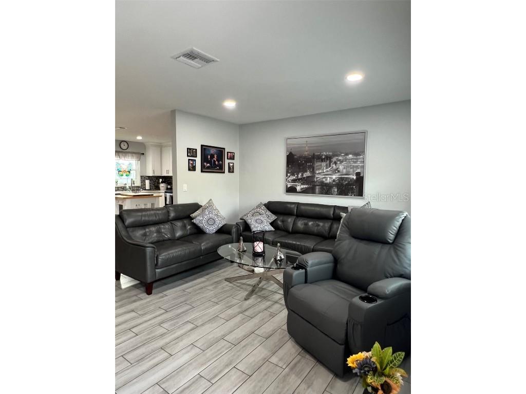 9328 Forest Hills Tampa FL 33612 TB8455894 image23