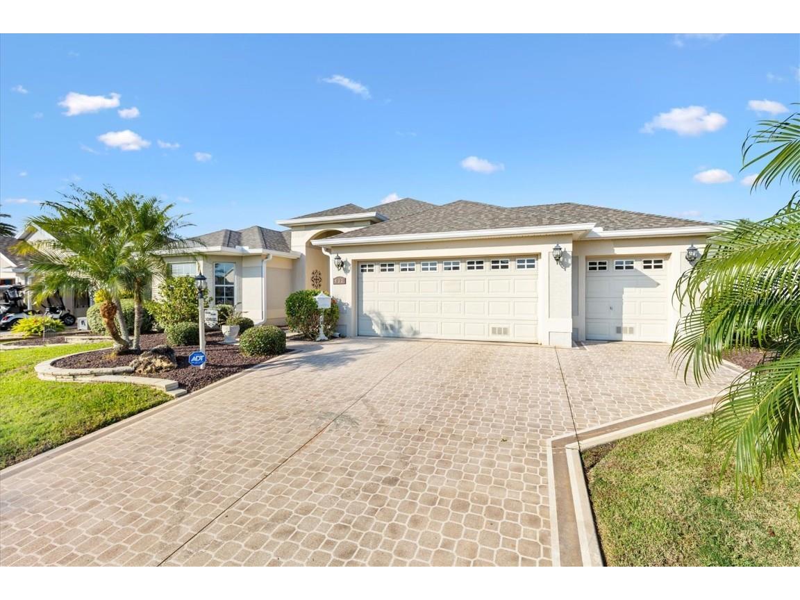 933 Folkstone Way The Villages FL 32162 G5105217 image1